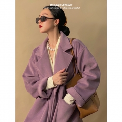 The solid-colored fur coat and the women's coat